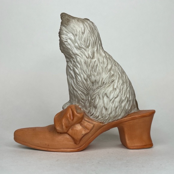 Sitting Pretty Puss in Boots Sculpture Collection - Picture 5 of 8
